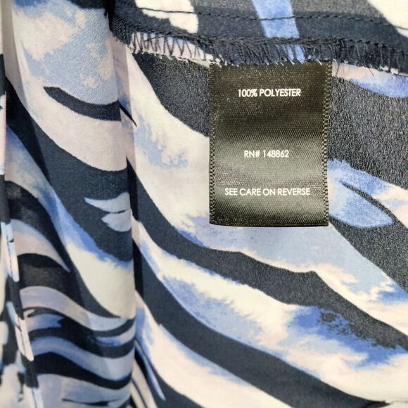 Torrid Blouse Womens Size 3 XXXL 3X Blue Zebra Print Short Sleeve V-Neck Peplum - Picture 7 of 11